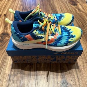 NWT Brooks Running Women's Revel 6 Tie Dye